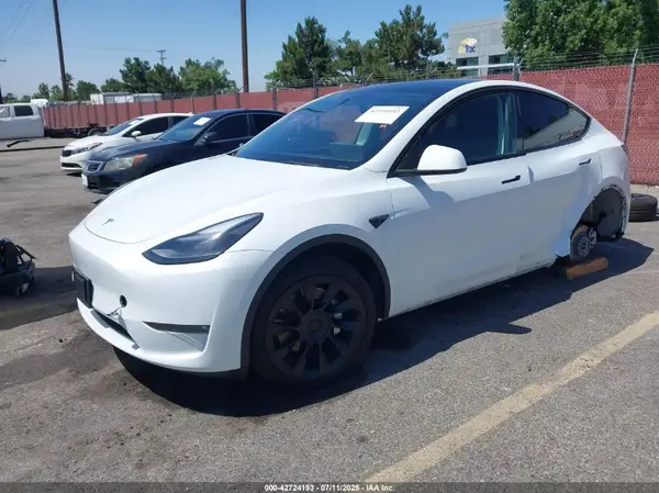 7SAYGDEE3NF545146 2022 TESLA MODEL Y - Image 2