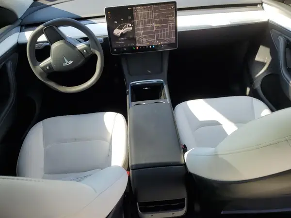 7SAYGDEE3NF548919 2022 TESLA MODEL Y - Image 8
