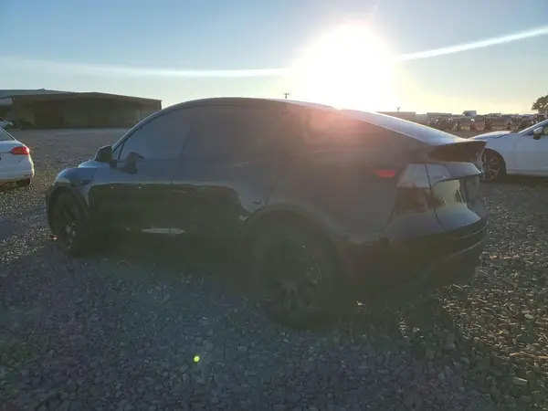 7SAYGDEE3NF555532 2022 TESLA MODEL Y - Image 2