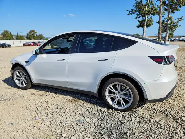 7SAYGDEE3NF561282 2022 TESLA MODEL Y - Image 2