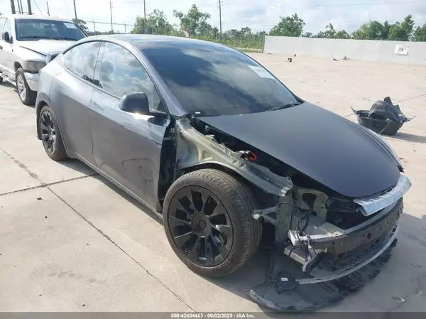 7SAYGDEE3NF565428 2022 TESLA MODEL Y - Image 1