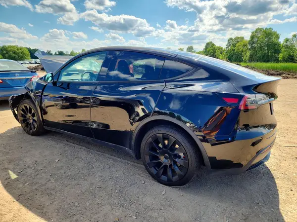 7SAYGDEE3PA026064 2023 TESLA MODEL Y - Image 2