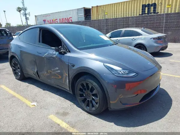 7SAYGDEE3PA033905 2023 TESLA MODEL Y - Image 1