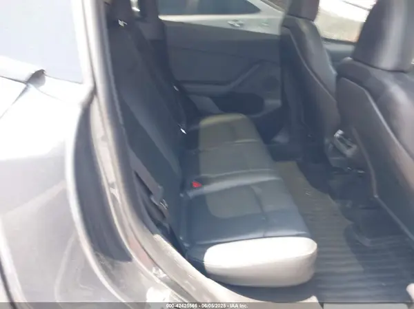 7SAYGDEE3PA033905 2023 TESLA MODEL Y - Image 8