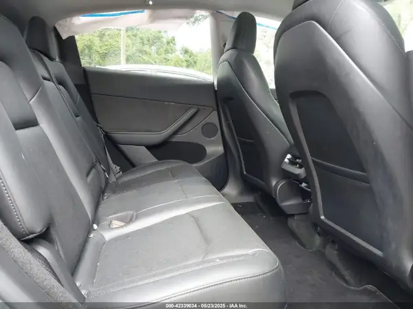 7SAYGDEE3PA040496 2023 TESLA MODEL Y - Image 8
