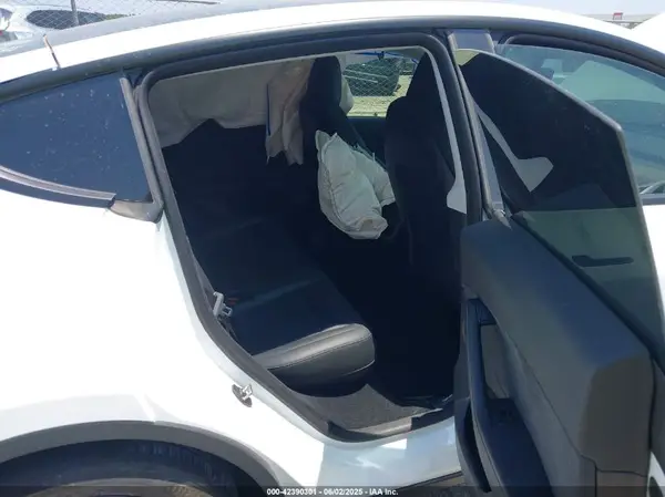 7SAYGDEE3PA067309 2023 TESLA MODEL Y - Image 8