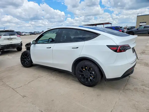 7SAYGDEE3PA069934 2023 TESLA MODEL Y - Image 2