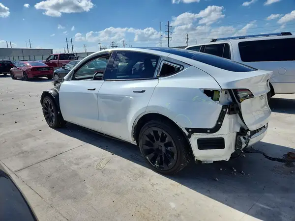 7SAYGDEE3PA070873 2023 TESLA MODEL Y - Image 2