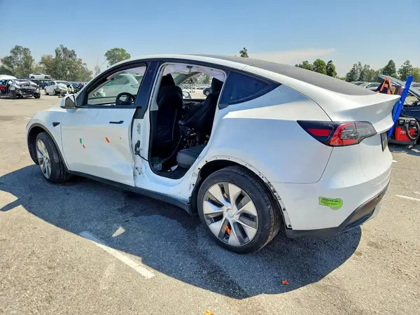 7SAYGDEE3PA095031 2023 TESLA MODEL Y - Image 2