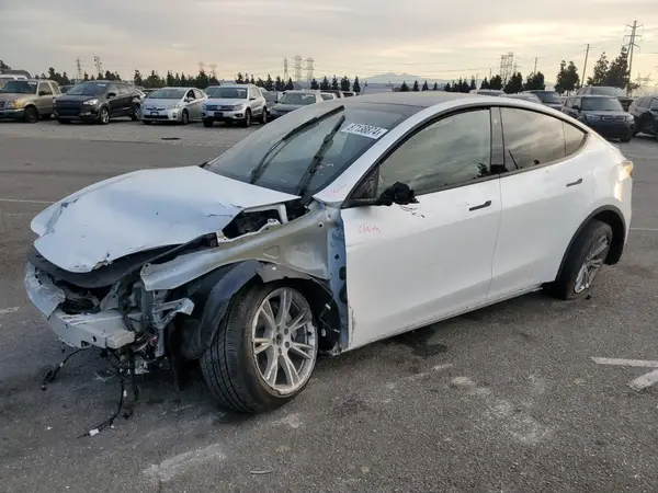 7SAYGDEE3PA097555 2023 TESLA MODEL Y - Image 1