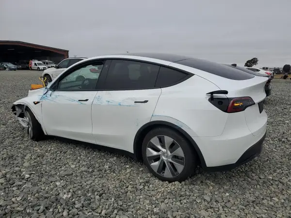 7SAYGDEE3PA112345 2023 TESLA MODEL Y - Image 2