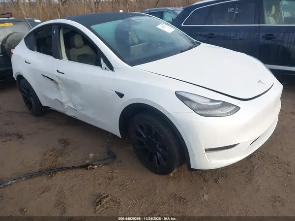 7SAYGDEE3PA125693 2023 TESLA MODEL Y - Image 1