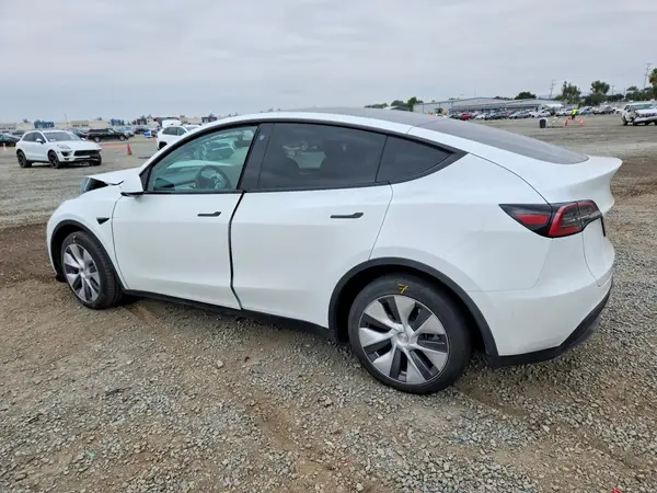 7SAYGDEE3PA129047 2023 TESLA MODEL Y - Image 2