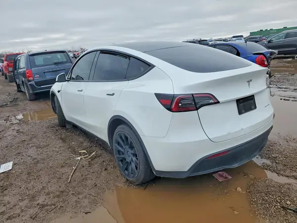 7SAYGDEE3PA177390 2023 TESLA MODEL Y - Image 2