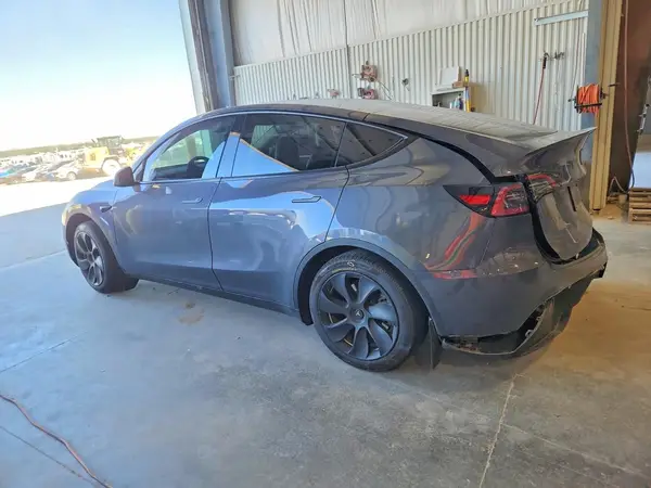 7SAYGDEE3PA188812 2023 TESLA MODEL Y - Image 2