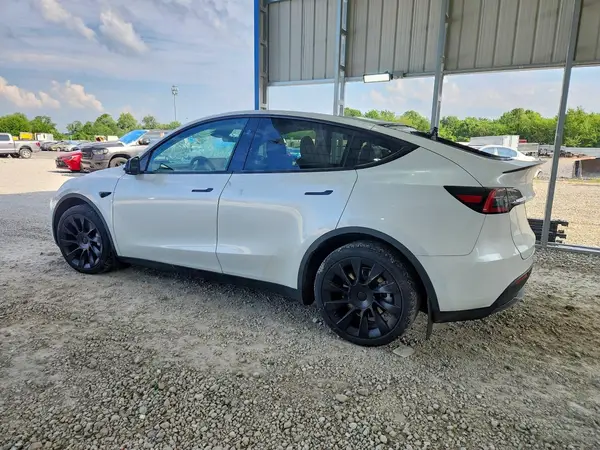 7SAYGDEE3PA207780 2023 TESLA MODEL Y - Image 2
