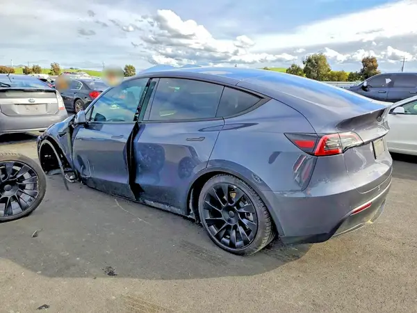 7SAYGDEE3PF584709 2023 TESLA MODEL Y - Image 2