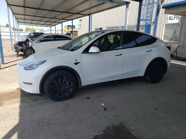 7SAYGDEE3PF584922 2023 TESLA MODEL Y - Image 1