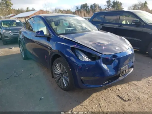 7SAYGDEE3PF586332 2023 TESLA MODEL Y - Image 1