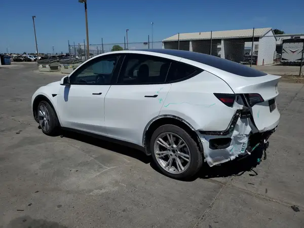 7SAYGDEE3PF587979 2023 TESLA MODEL Y - Image 2