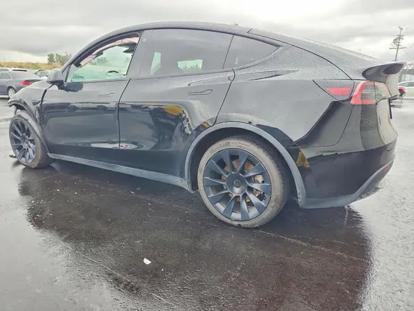 7SAYGDEE3PF589568 2023 TESLA MODEL Y - Image 2