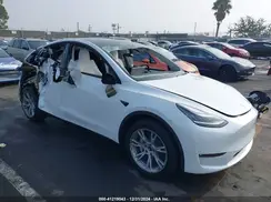 7SAYGDEE3PF590557 2023 TESLA MODEL Y