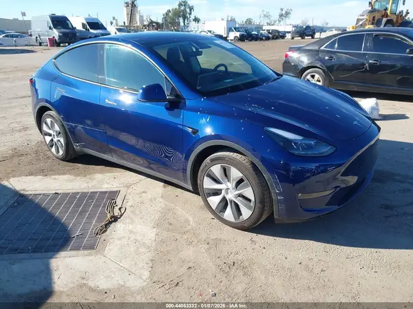 7SAYGDEE3PF596164 2023 TESLA MODEL Y - Image 1