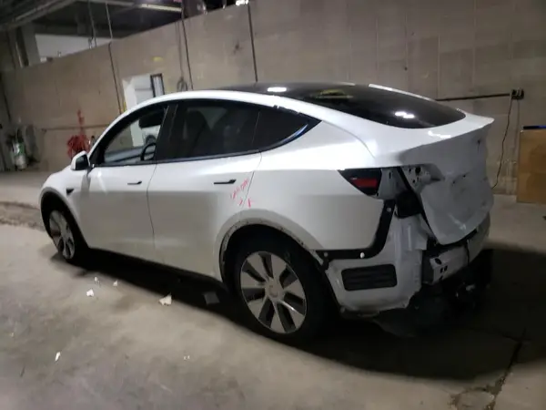 7SAYGDEE3PF596990 2023 TESLA MODEL Y - Image 2