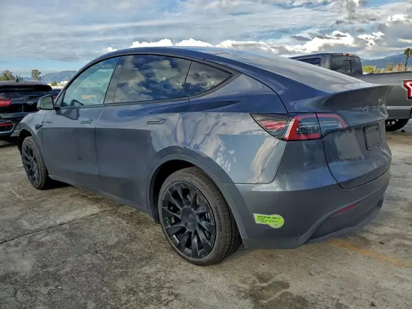 7SAYGDEE3PF597976 2023 TESLA MODEL Y - Image 2