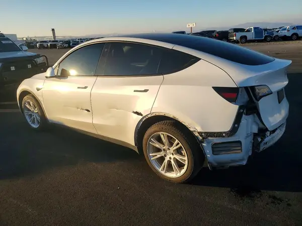 7SAYGDEE3PF600178 2023 TESLA MODEL Y - Image 2