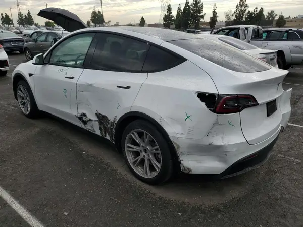 7SAYGDEE3PF607180 2023 TESLA MODEL Y - Image 2