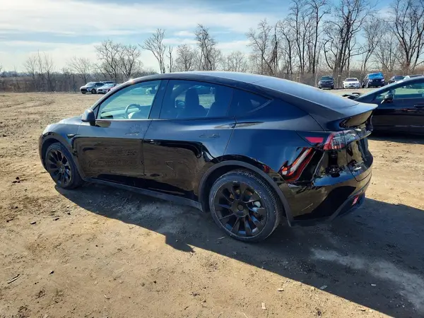 7SAYGDEE3PF607258 2023 TESLA MODEL Y - Image 2