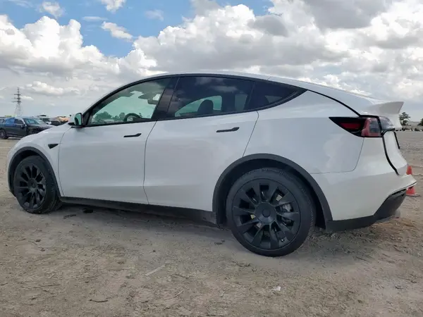 7SAYGDEE3PF610449 2023 TESLA MODEL Y - Image 2