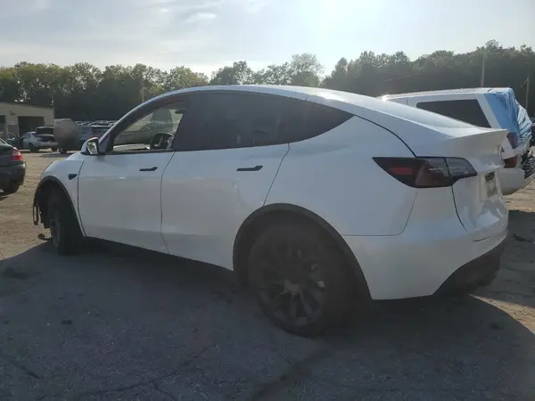 7SAYGDEE3PF615716 2023 TESLA MODEL Y - Image 2
