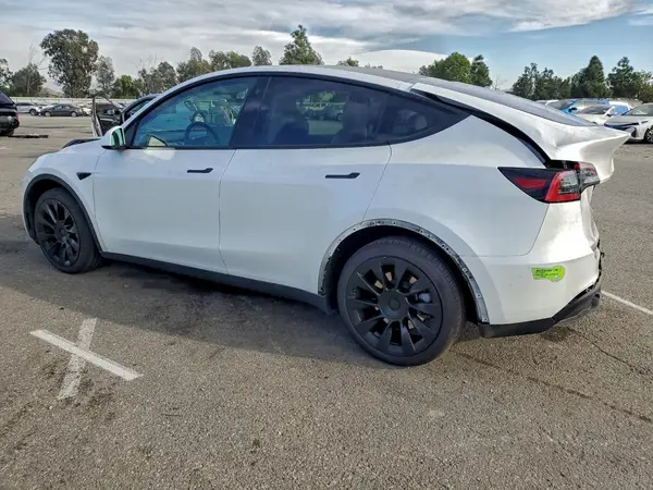 7SAYGDEE3PF621001 2023 TESLA MODEL Y - Image 2