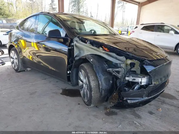 7SAYGDEE3PF624982 2023 TESLA MODEL Y - Image 1