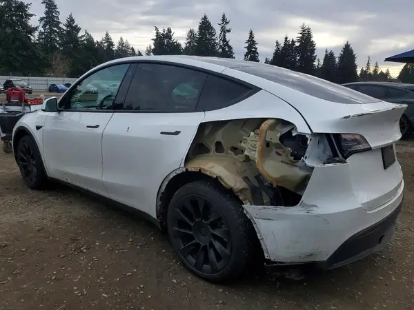 7SAYGDEE3PF626571 2023 TESLA MODEL Y - Image 2