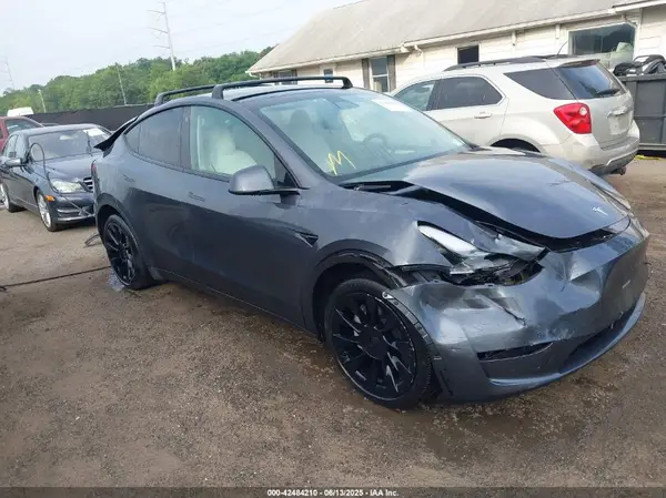 7SAYGDEE3PF631527 2023 TESLA MODEL Y - Image 1