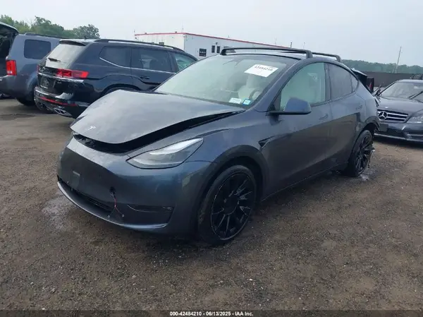 7SAYGDEE3PF631527 2023 TESLA MODEL Y - Image 2