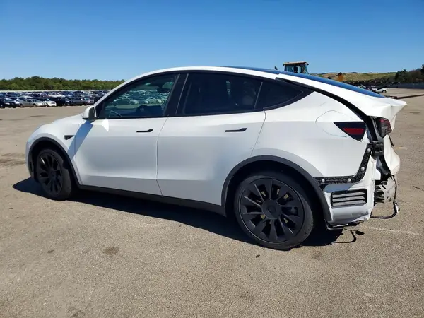 7SAYGDEE3PF632418 2023 TESLA MODEL Y - Image 2