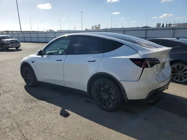 7SAYGDEE3PF634105 2023 TESLA MODEL Y - Image 2