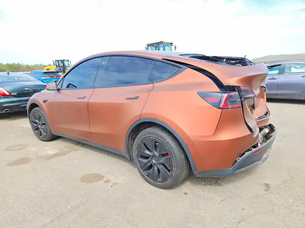 7SAYGDEE3PF668321 2023 TESLA MODEL Y - Image 2
