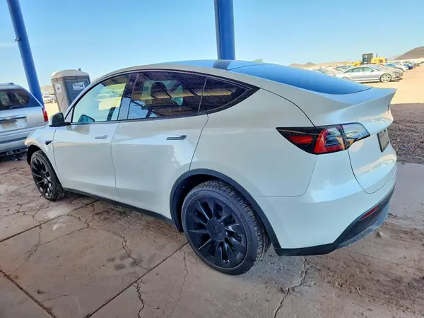 7SAYGDEE3PF675916 2023 TESLA MODEL Y - Image 2