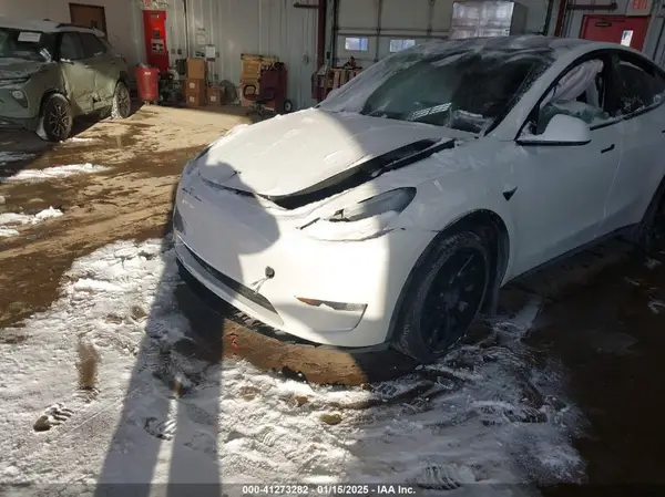 7SAYGDEE3PF690691 2023 TESLA MODEL Y - Image 2