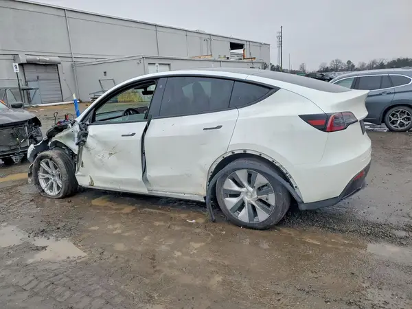 7SAYGDEE3PF700488 2023 TESLA MODEL Y - Image 2