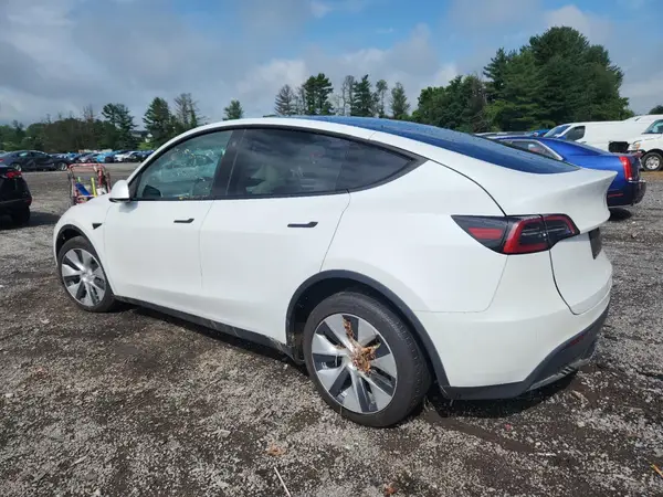 7SAYGDEE3PF702497 2023 TESLA MODEL Y - Image 2