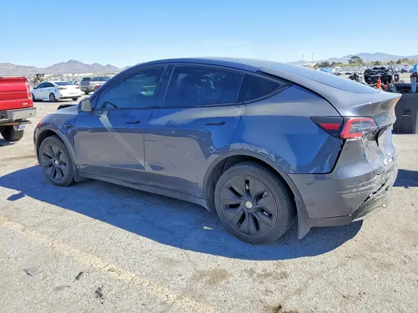 7SAYGDEE3PF744538 2023 TESLA MODEL Y - Image 2
