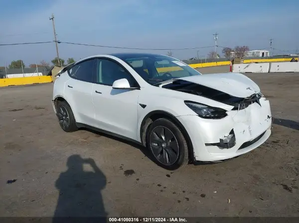 7SAYGDEE3PF746354 2023 TESLA MODEL Y - Image 1