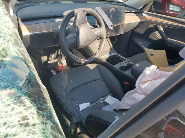 7SAYGDEE3PF755345 2023 TESLA MODEL Y - Image 8