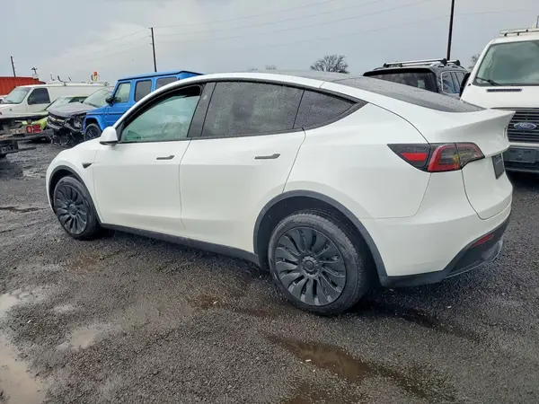 7SAYGDEE3PF789866 2023 TESLA MODEL Y - Image 2